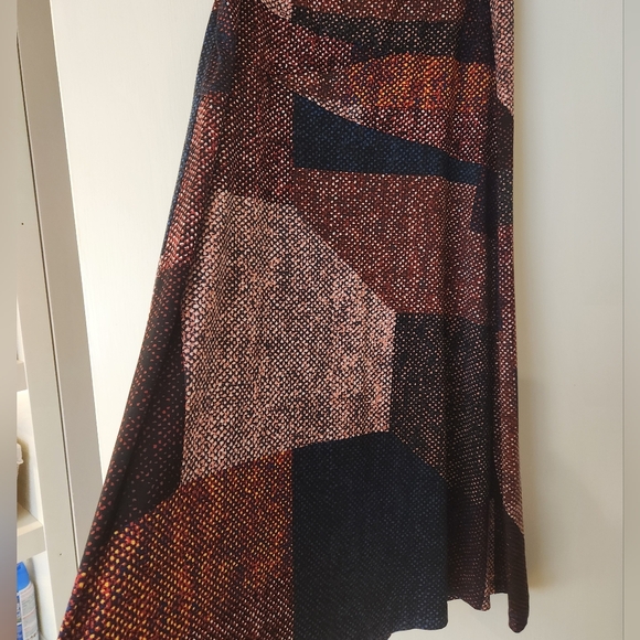 Abstract Patterned Skirt - Picture 2 of 6